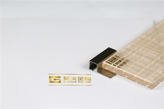 踢腳線(xiàn)18